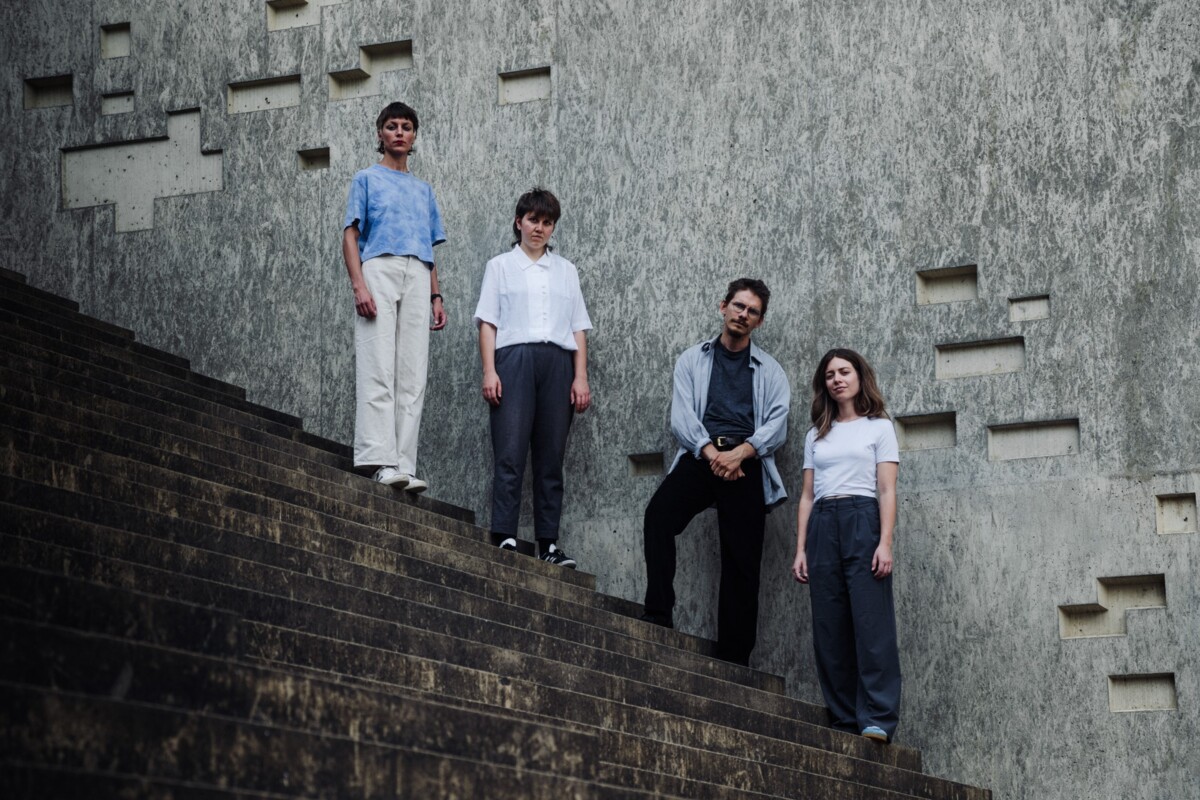 Bild des Quartetts 4tet Laboratoire auf einer Treppe